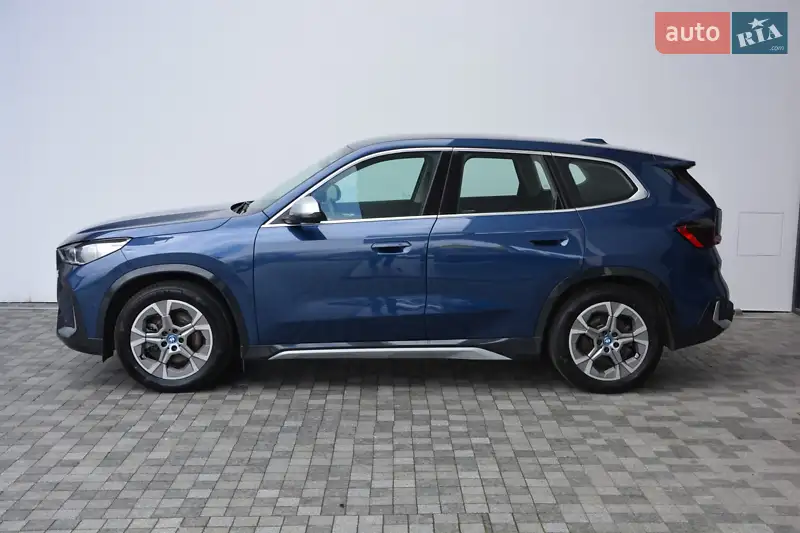 Внедорожник / Кроссовер BMW iX1 2024 в 