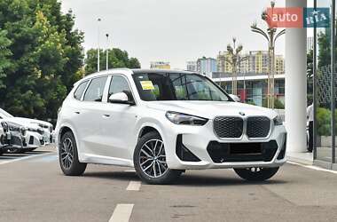 Внедорожник / Кроссовер BMW iX1 2025 в 