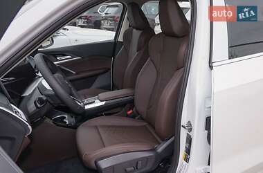 Внедорожник / Кроссовер BMW iX1 2025 в 