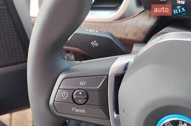 Внедорожник / Кроссовер BMW iX1 2024 в 