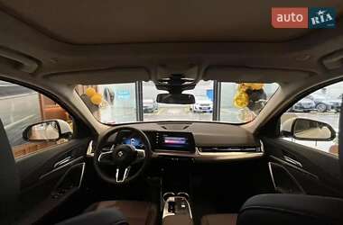 Внедорожник / Кроссовер BMW iX1 2025 в 