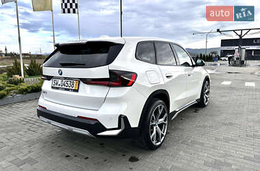 Позашляховик / Кросовер BMW iX1 2024 в 