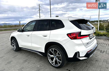 Позашляховик / Кросовер BMW iX1 2024 в 