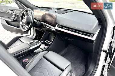 Позашляховик / Кросовер BMW iX1 2024 в 