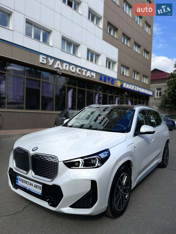 BMW iX1 2024