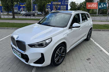 Внедорожник / Кроссовер BMW iX1 2024 в 