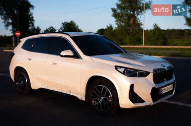 Позашляховик / Кросовер BMW iX1 2023 в 