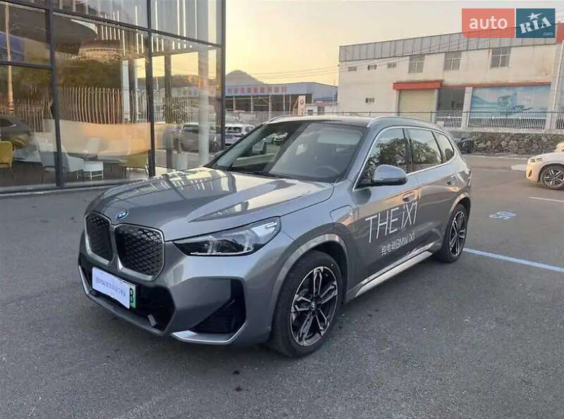 Внедорожник / Кроссовер BMW iX1 2023 в 