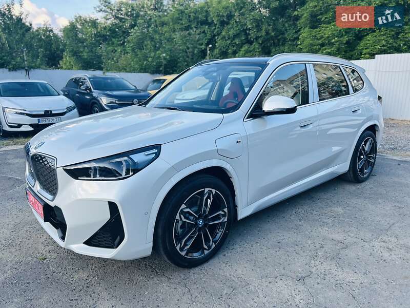 BMW iX1 2025