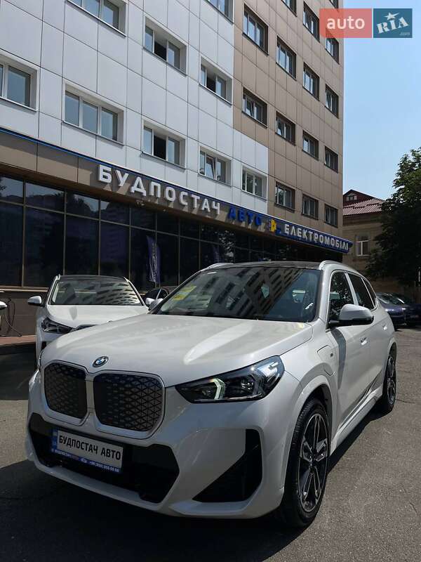 BMW iX1 2025