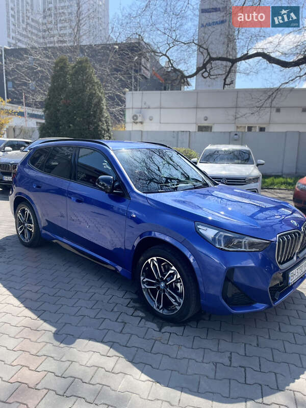 Внедорожник / Кроссовер BMW iX1 2023 в 