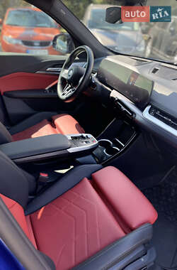 Внедорожник / Кроссовер BMW iX1 2023 в 