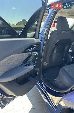 Внедорожник / Кроссовер BMW iX1 2023 в 