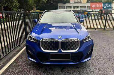 Позашляховик / Кросовер BMW iX1 2023 в 