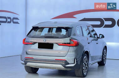 Внедорожник / Кроссовер BMW iX1 2023 в 