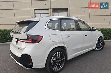 Внедорожник / Кроссовер BMW iX1 2023 в 
