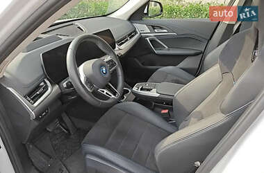 Внедорожник / Кроссовер BMW iX1 2023 в 