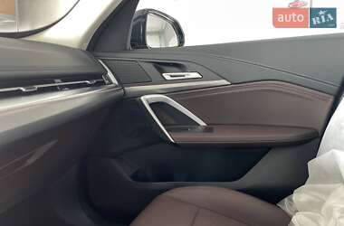 Внедорожник / Кроссовер BMW iX1 2025 в 