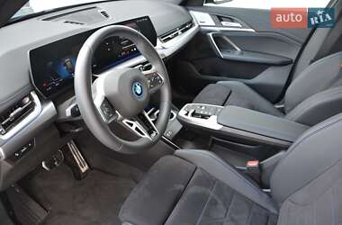 Внедорожник / Кроссовер BMW iX1 2024 в 