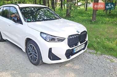 Внедорожник / Кроссовер BMW iX1 2022 в 