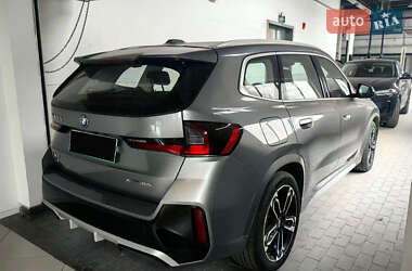 Позашляховик / Кросовер BMW iX1 2023 в 
