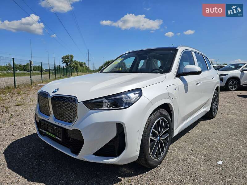 BMW iX1 2025