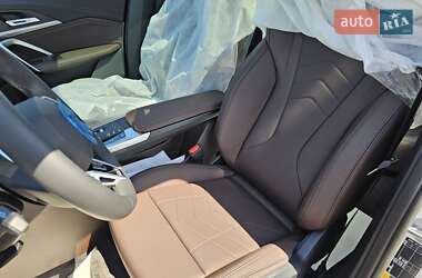 Позашляховик / Кросовер BMW iX1 2025 в 