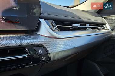 Позашляховик / Кросовер BMW iX1 2025 в 