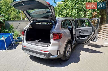 Внедорожник / Кроссовер BMW iX1 2023 в 
