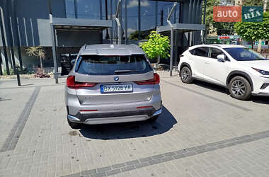 Внедорожник / Кроссовер BMW iX1 2023 в 