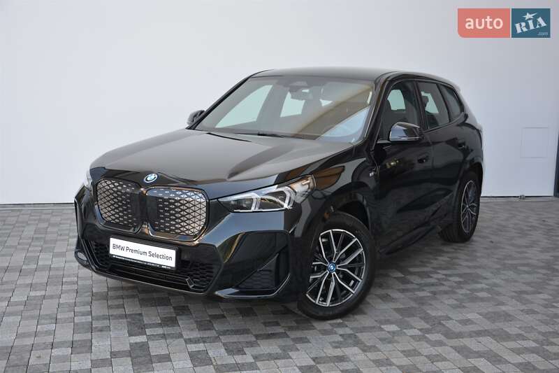 Позашляховик / Кросовер BMW iX1 2024 в 