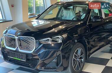 Позашляховик / Кросовер BMW iX1 2025 в 