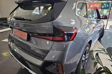 Позашляховик / Кросовер BMW iX1 2023 в 