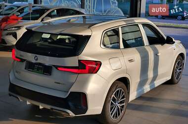 Позашляховик / Кросовер BMW iX1 2025 в 