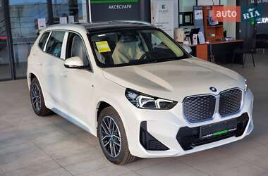 Позашляховик / Кросовер BMW iX1 2025 в 
