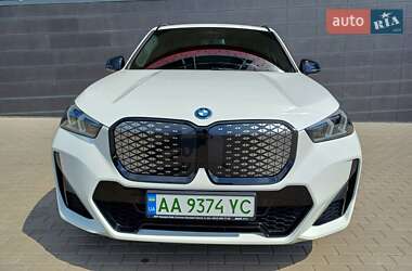 Позашляховик / Кросовер BMW iX1 2024 в 