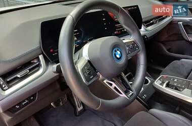 Позашляховик / Кросовер BMW iX1 2024 в 