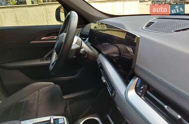 Позашляховик / Кросовер BMW iX1 2024 в 