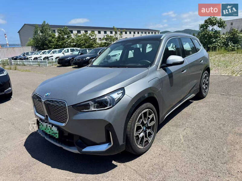 Внедорожник / Кроссовер BMW iX1 2023 в 