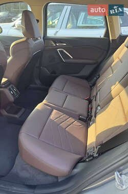 Внедорожник / Кроссовер BMW iX1 2023 в 