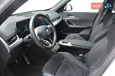 Позашляховик / Кросовер BMW iX1 2024 в 