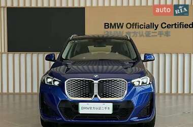 Позашляховик / Кросовер BMW iX1 2024 в 