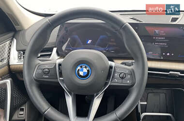 Внедорожник / Кроссовер BMW iX1 2023 в 