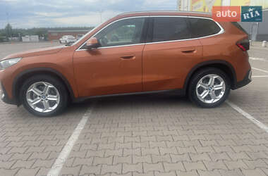 Внедорожник / Кроссовер BMW iX1 2024 в 
