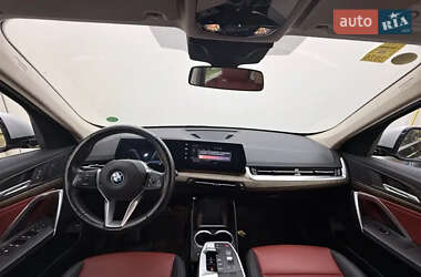 Позашляховик / Кросовер BMW iX1 2023 в 