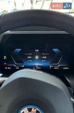 Позашляховик / Кросовер BMW iX1 2023 в 