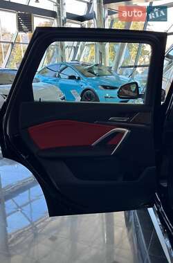 Позашляховик / Кросовер BMW iX1 2023 в 
