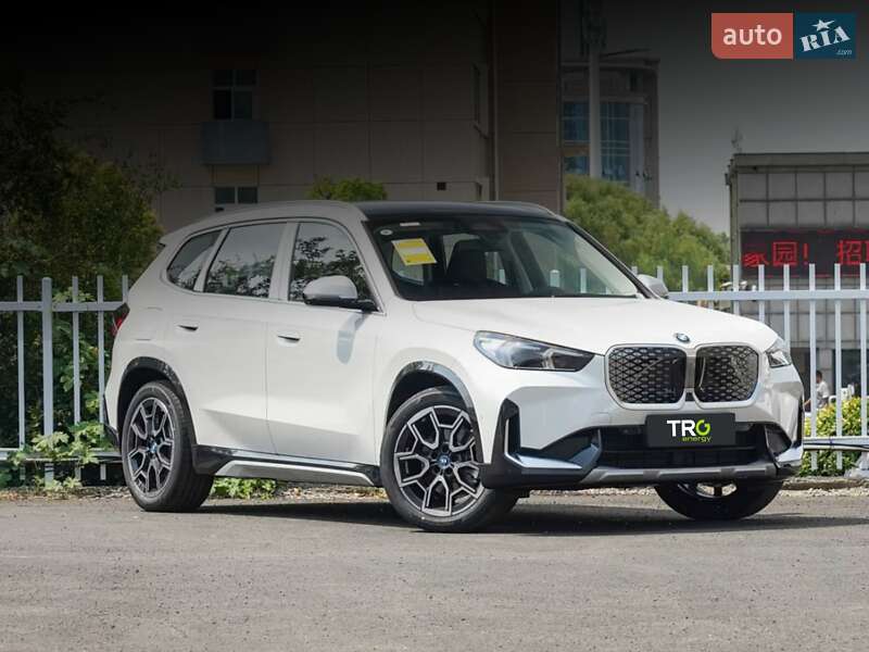 Внедорожник / Кроссовер BMW iX1 2023 в 
