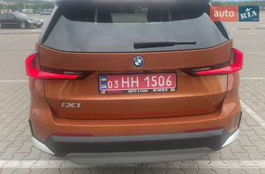 Позашляховик / Кросовер BMW iX1 2024 в 