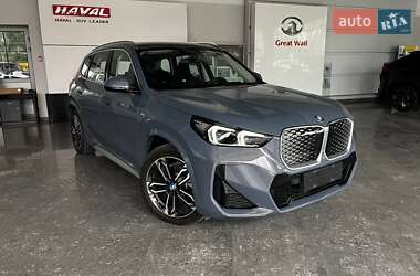 Позашляховик / Кросовер BMW iX1 2023 в 